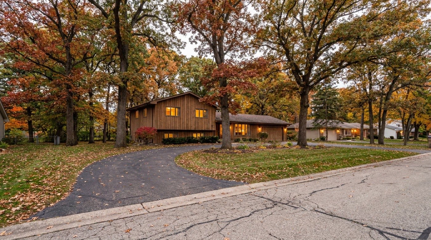 Homes on a residential street like those we serve in Minnetonka